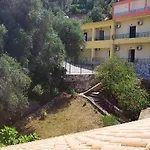 Amfitriti & 3*