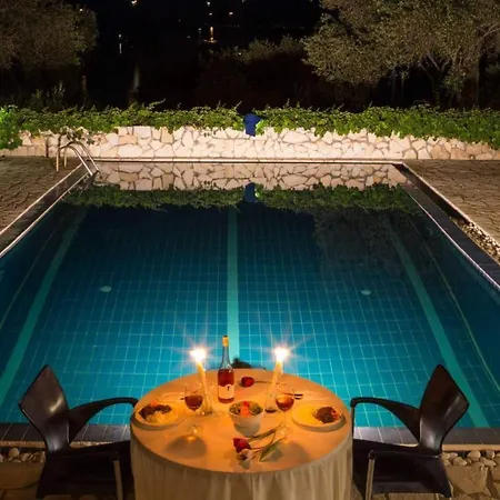 Amfitriti & 3* Lakka (Paxos)