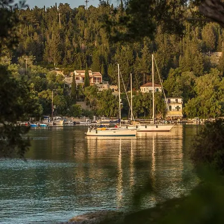 Amfitriti & 3* Lakka (Paxos)