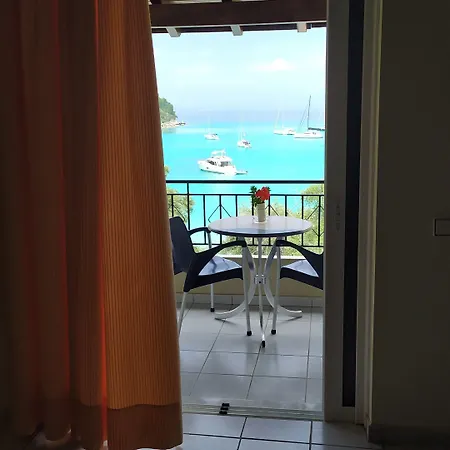 Amfitriti & 3* Lakka (Paxos)