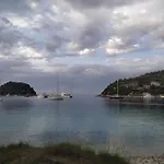 Amfitriti & 3*