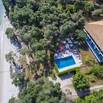 Amfitriti & Hotel 3*