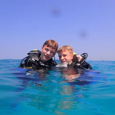 Amfitriti & Hotel 3*