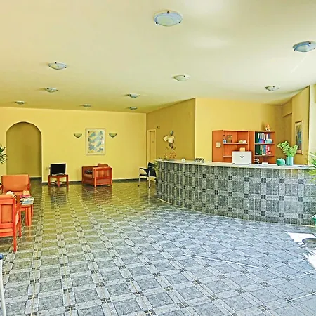 Hotel Amfitriti & Lákka