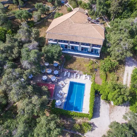 Amfitriti & Hotel Lákka