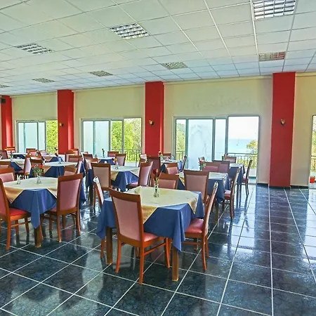 Amfitriti & Hotel Lákka