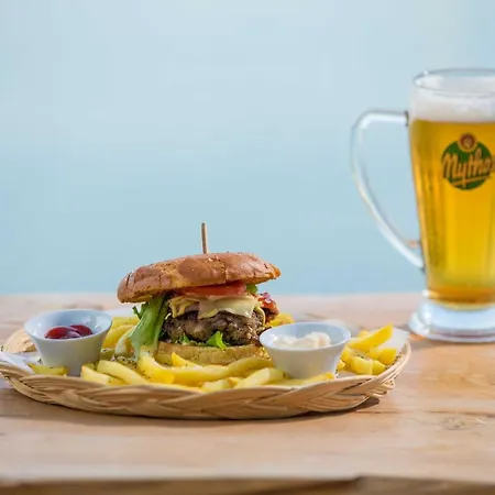 Amfitriti & Hotel Lákka