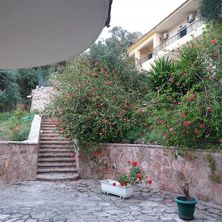 Amfitriti & 3* Lákka