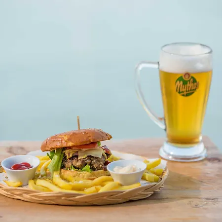 호텔 Amfitriti & 락카