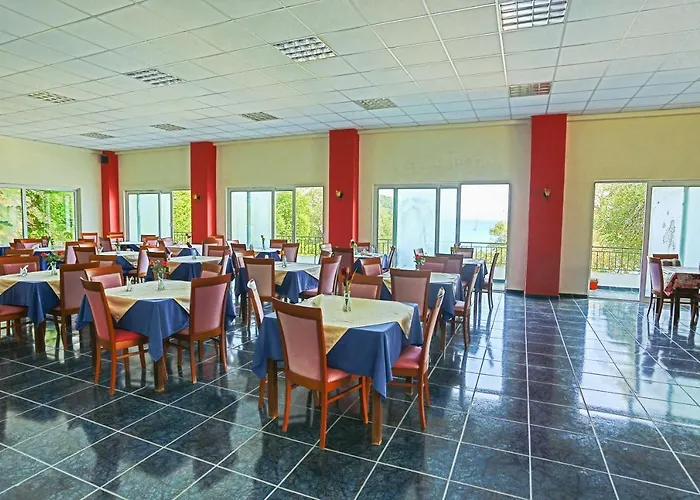 Amfitriti & Hotel Lákka