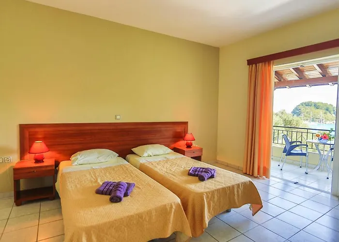 Amfitriti & Hotel 3*