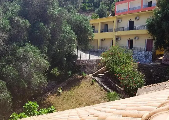 Amfitriti & 3*